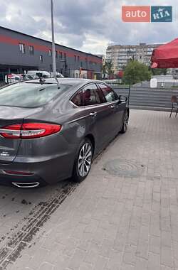 Седан Ford Fusion 2019 в 