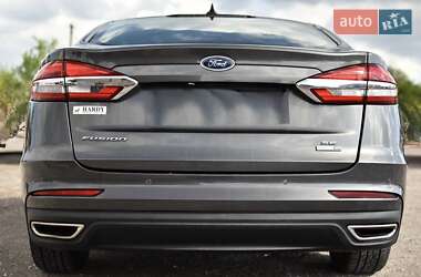 Седан Ford Fusion 2019 в 