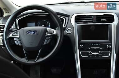 Седан Ford Fusion 2019 в 