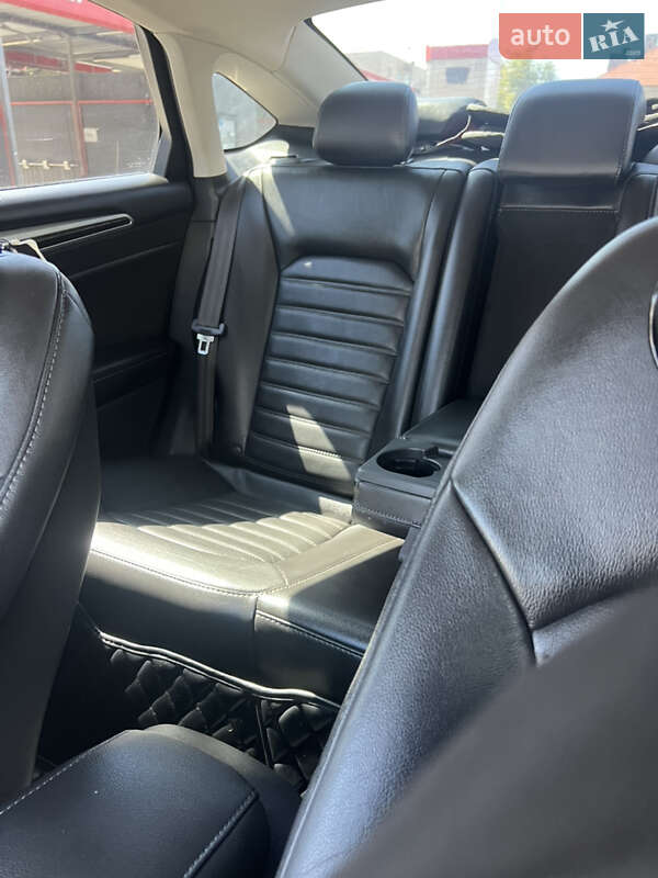 Седан Ford Fusion 2013 в Мукачевому