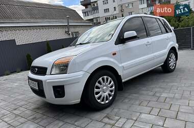 Хэтчбек Ford Fusion 2012 в 