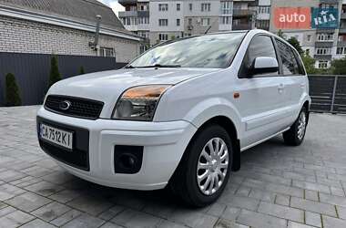 Хэтчбек Ford Fusion 2012 в 