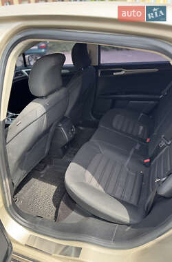 Седан Ford Fusion 2016 в 