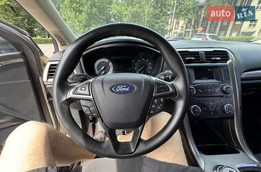 Седан Ford Fusion 2016 в 