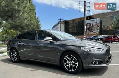 Седан Ford Fusion 2015 в 