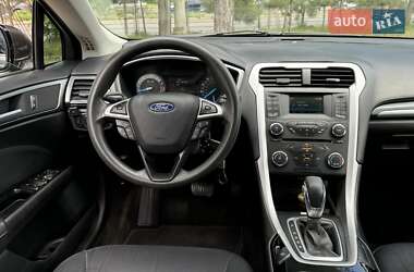 Седан Ford Fusion 2015 в 