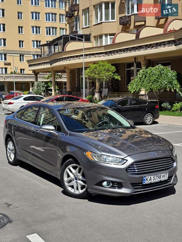 Седан Ford Fusion 2014 в 