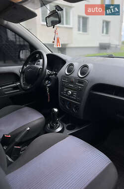 Хэтчбек Ford Fusion 2010 в 