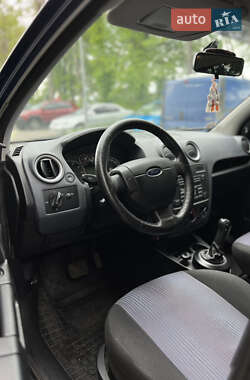 Хэтчбек Ford Fusion 2010 в 