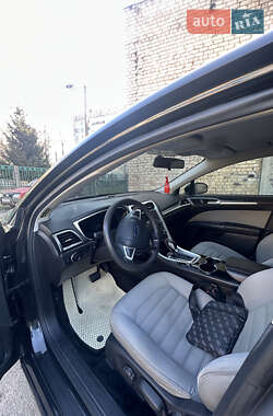 Седан Ford Fusion 2014 в 