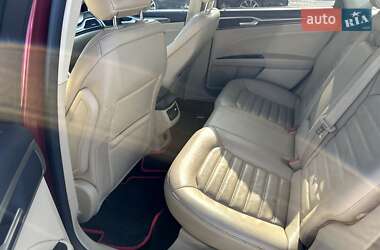 Седан Ford Fusion 2016 в 