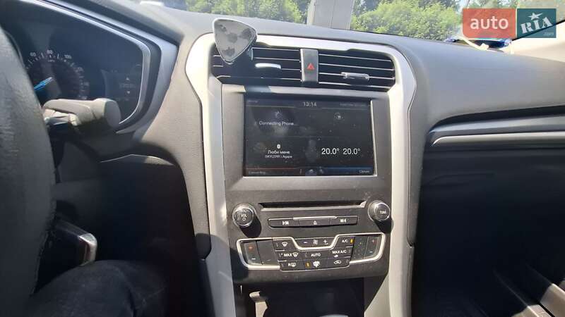Седан Ford Fusion 2015 в 