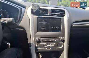 Седан Ford Fusion 2015 в 