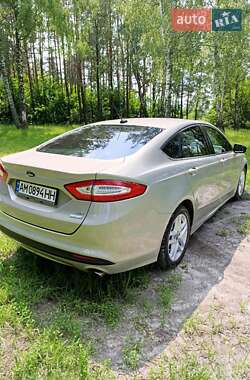 Седан Ford Fusion 2014 в 