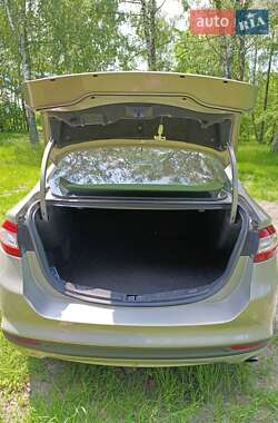 Седан Ford Fusion 2014 в 
