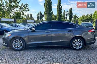 Седан Ford Fusion 2015 в 