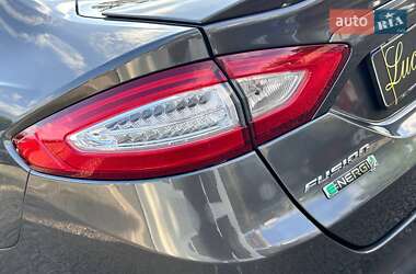 Седан Ford Fusion 2015 в 