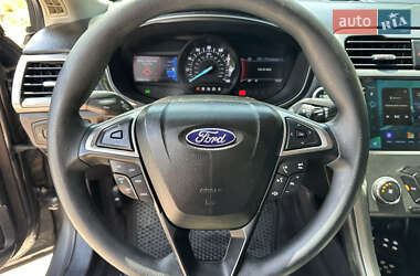 Седан Ford Fusion 2016 в 