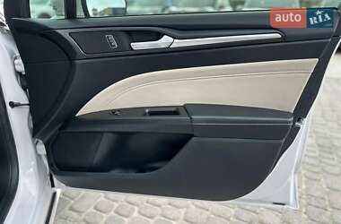 Седан Ford Fusion 2017 в 