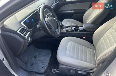 Седан Ford Fusion 2016 в 