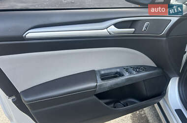 Седан Ford Fusion 2016 в 