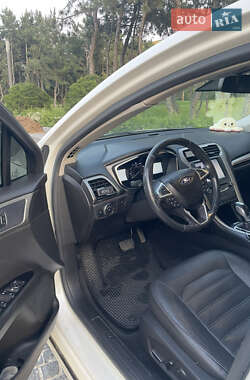 Седан Ford Fusion 2013 в 