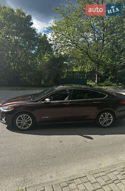 Седан Ford Fusion 2019 в 