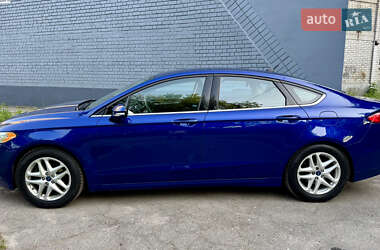 Седан Ford Fusion 2016 в 