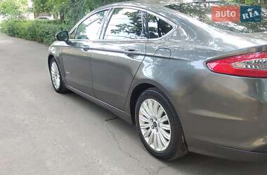 Седан Ford Fusion 2015 в 