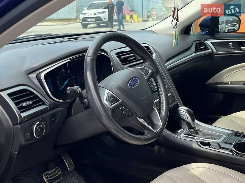Седан Ford Fusion 2015 в Львове