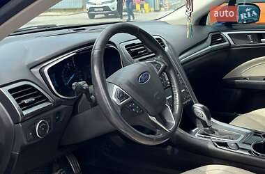 Седан Ford Fusion 2015 в 