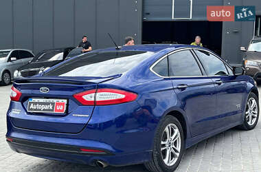 Седан Ford Fusion 2015 в 