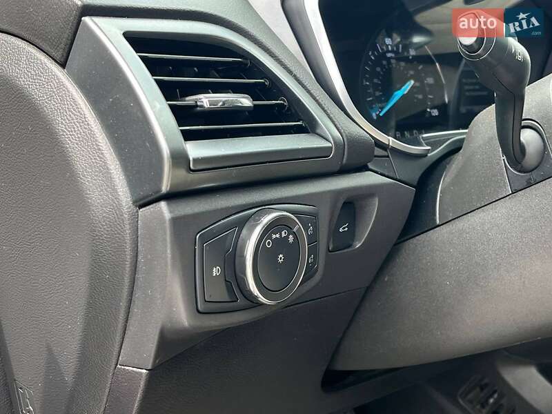 Седан Ford Fusion 2015 в Львове