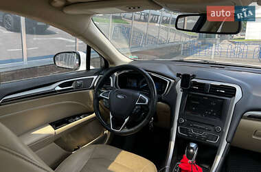 Седан Ford Fusion 2016 в 