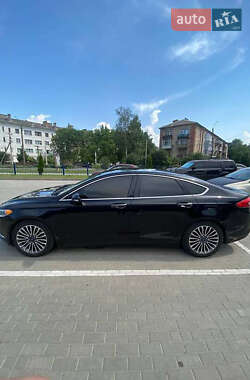 Седан Ford Fusion 2017 в 