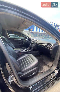 Седан Ford Fusion 2017 в 
