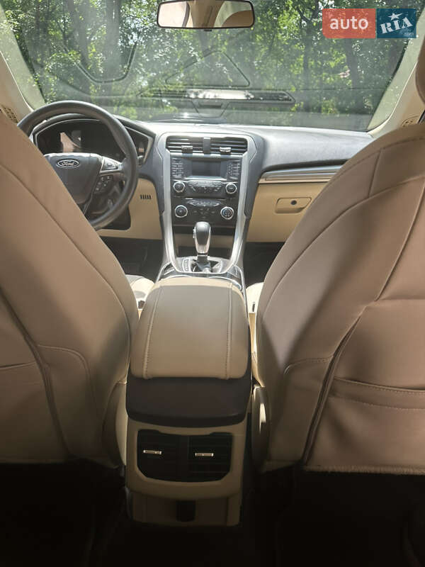 Седан Ford Fusion 2013 в Новомосковську