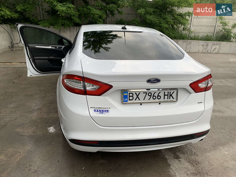 Седан Ford Fusion 2015 в Городку