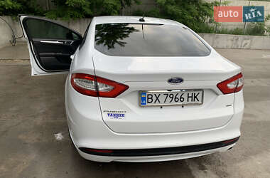 Седан Ford Fusion 2015 в 