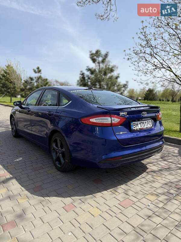 Седан Ford Fusion 2015 в 