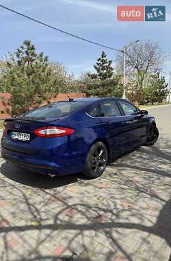 Седан Ford Fusion 2015 в 
