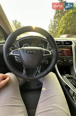 Седан Ford Fusion 2015 в 