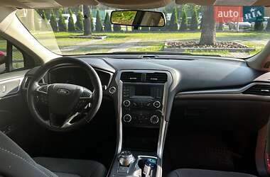 Седан Ford Fusion 2016 в 