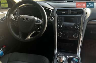 Седан Ford Fusion 2016 в 