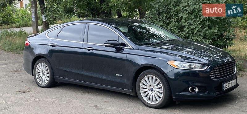 Седан Ford Fusion 2013 в 