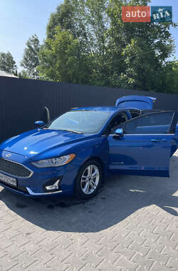 Седан Ford Fusion 2018 в 