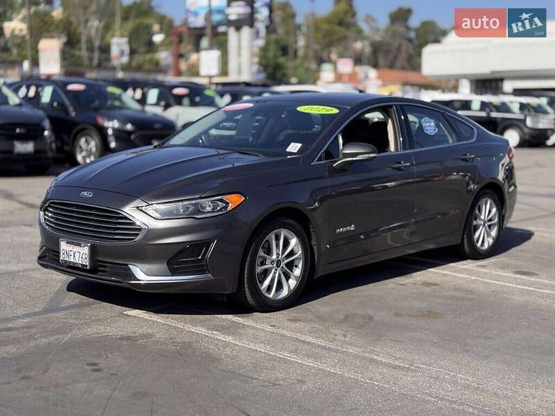 Седан Ford Fusion 2019 в 
