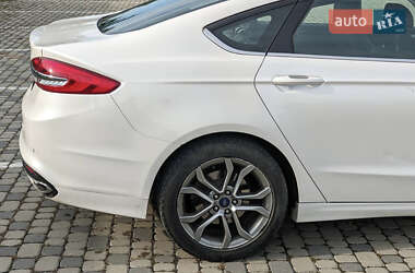 Седан Ford Fusion 2017 в 