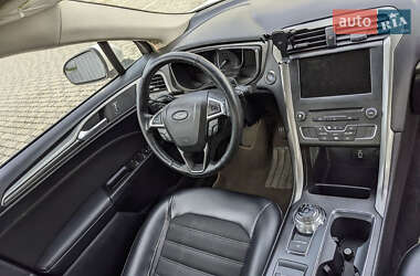 Седан Ford Fusion 2017 в 