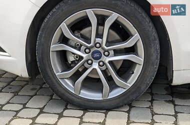 Седан Ford Fusion 2017 в 